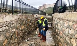 Belediye ekipleri taşkın koruma kanallarını temizledi