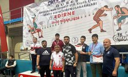 Berat Alkan güreşte Türkiye şampiyonu