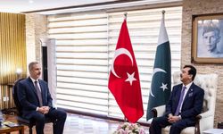 Dışişleri Bakanı Fidan, Pakistan Senato Başkanı Gilani ile görüştü