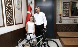 Down sendromlu çocuğa bisiklet hediye edildi