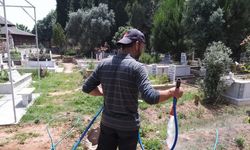 Efeler’de mezarlıklar temizleniyor