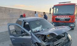 Elazığ’da otomobil duvara çarptı: 2 yaralı