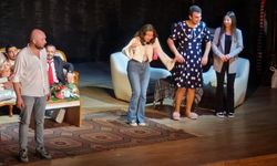 Erzincan’da "Dikkat Yalan Çıkabilir!" tiyatro oyunu sahnelendi