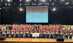 Gençlik ve Spor İl Müdürü İlman şampiyon ekibi kutladı