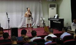 Gercüş’te öğretmen ve öğrencilerden Türk halk müziği konseri