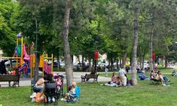 Güzel havayı bulan vatandaşlar, pazar gününü Kanlıkavak Parkı’nda geçiriyor