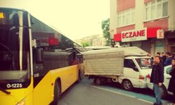 İETT otobüsü patates yüklü kamyonete çarptı: Seyyar satıcı, şoförü "canını alacağım" diye tehdit etti