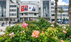 Kepez Belediyesi Atatürk Anıtı’nı bakıma aldı