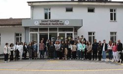 Lise öğrencileri Düzce Üniversitesi Sanat Tasarım ve Mimarlık Fakültesi’ni gezdi