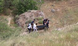 Ölü bulunan turistin cenazesi düştüğü uçurumdan çıkartıldı