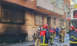 Sultangazi’de bodrum kattaki daire alev alev yandı: Faciadan dönüldü