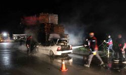 Tıra ok gibi saplanan otomobil alev alev yandı: 1 ölü
