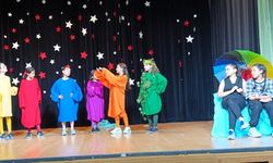 Turgutlu’da çocuk tiyatro ekibinin oyunu büyük beğeni topladı