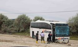 Yoldan çıkan yolcu otobüsü tarlaya girdi: 4 yaralı