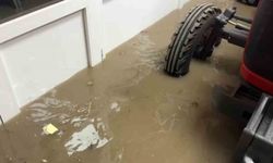 Zile’de ev ve iş yerleri sular altında kaldı: Vatandaşlar kendi çabalarıyla suyu tahliye etmeye çalıştı