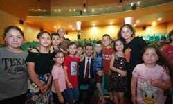 Başkan Karagöl’den karne alan çocuklara tiyatro sürprizi