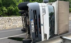 Bursa’da kamyonet devrildi : 3 yaralı