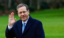 İsrail Cumhurbaşkanı Herzog, Fransa’da güvenlik endişesi nedeniyle 40 dakika uçakta bekletildi