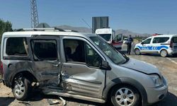 Malatya’da otomobil ile hafif ticari araç çarpıştı: 6 yaralı
