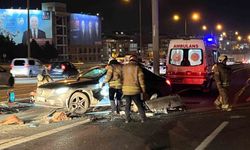 Bursa'da Bariyere Saplanan Otomobildeki 1 Kişi Yaralandı