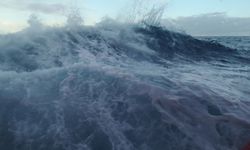 Şili’de Tsunami Alarmı ve Kıyı Tahliyesi