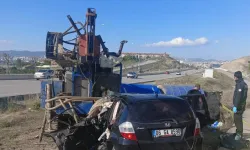 Ankara'da Feci Kaza: Otomobil Sondaj Makinesine Çarptı, Anne ve Oğlu Hayatını Kaybetti
