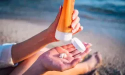 Güneş Kremini Yanlış Sürüyorsunuz! Cilt Kanseri ve Yaşlanmaya Karşı 1 Tatlı Kaşığı Kuralı