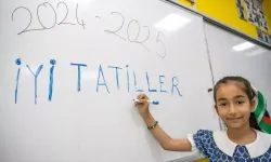 Okullarda Serbest Kıyafet Dönemi Bitiyor: 2025'te Forma Zorunluluğu Geri Geliyor