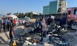 Kocaeli'de Zincirleme Kaza: TIR Dorsesi Otomobilin Üzerine Düştü, 5 Ölü