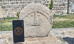 Diyarbakır’da Duygulara Kazınan Tarih: Emojili Asker Mezar Taşı Ziyarete Açıldı