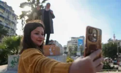 Lazkiye’de Kamu Çalışanlarına Makyaj Yasağı Tartışma Yarattı