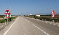 Trafik İşaretlerinde Büyük Değişim: Kara Yollarında Hız Levhaları Azaltıldı