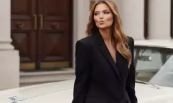 Demet Akalın’dan 90’lara Işınlayan Paylaşım! “Gözümde Işık Bile Varmış” Notuyla Gündem Oldu