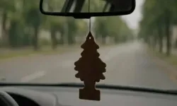 Araç İçindeki Masum Detay Cezaya Dönüştü: Dikiz Aynasındaki Kokuya Rekor Yaptırım