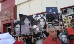 33 Yıl Sonra Aynı Acı: Madımak'ta Yaşamını Yitirenler Sivas'ta Düzenlenen Törenle Anıldı