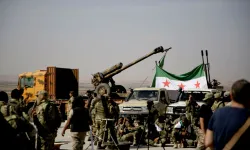 Suriye'de Irak Sınırında Alarm Seviyesi Yükseldi: Ordudan Tam Seferberlik Kararı