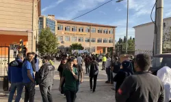 Manisa’da Okul Önünde Dehşet: 11 Öğrenci Tüfek Saçmalarıyla Yaralandı
