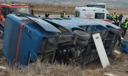 Sivas'ta Cezaevi Nakil Aracı Dehşeti! Devrilen Araçta 3 Kişi Yaralandı