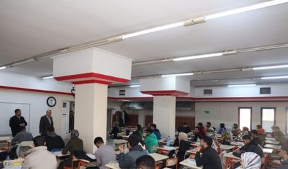 Beyazgül, KPSS’ye hazırlanan öğrencilerle bir araya geldi