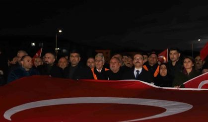 Iğdır’da dev Türk bayraklarıyla teröre lanet yürüyüşü yapıldı