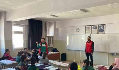 Elazığ’da öğrencilere sek sek oyunu ile öfke çözme yöntemi eğitimi