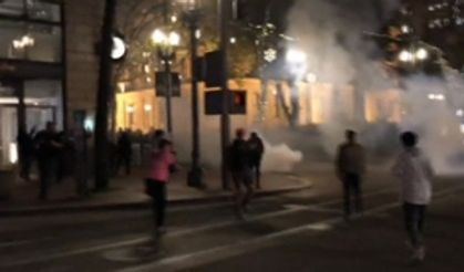 Trump karşıtı ABD'li halk sokağa döküldü