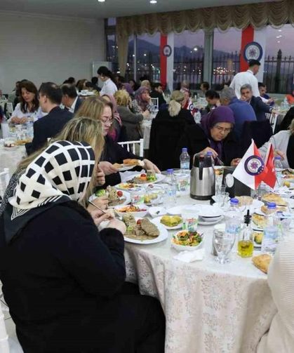 İzmir’de şehit aileleri ve gaziler iftarda buluştu