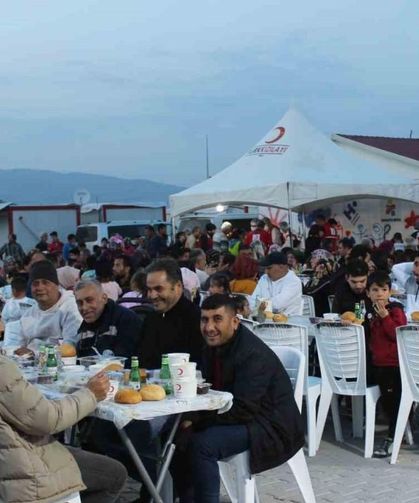 Kızılay Başkanı Hatay’da depremzedelerle iftar sofrasında buluştu