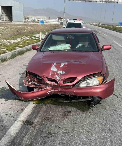 Konya’da otomobil kaldırıma çarptı: 5 yaralı