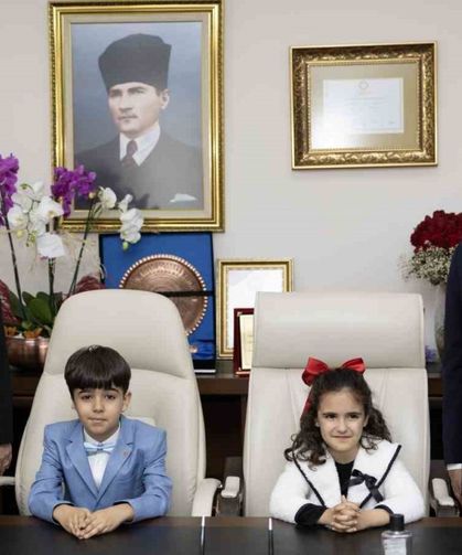 Akdeniz’de başkanlık koltuğuna çocuklar oturdu