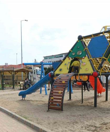 Alanya Belediyesinden Oba Mahallesi’ne yeni çocuk parkı