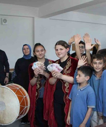 Amasyalı öğrencilerin bayram harçlıkları Filistin’e