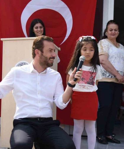 Başkan Kadir Aydar, 23 Nisan’ı çocuklarla beraber geçirdi