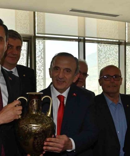 Başkan Zeyrek, Manisa TSO Başkanı Yılmaz’ı ağırladı
